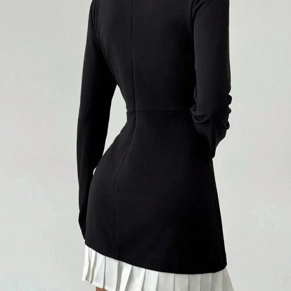 Black And White Casual Women's Pleated Hemline Patchwork Round Neck Mini Dress - Picture 2 of 6